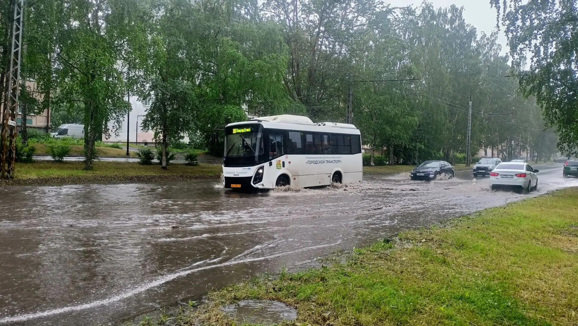 Завтра республику продолжит заливать водой с небес ⛈️

Как сообщает МЧС Карелии со ссылкой на Гидром