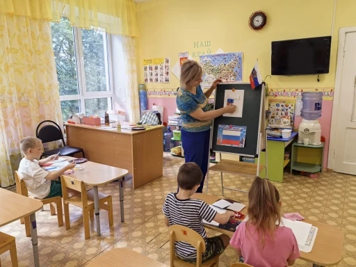 Дети старшей группы в предверии праздника дня  флага Российской федерации  вспомнили си...