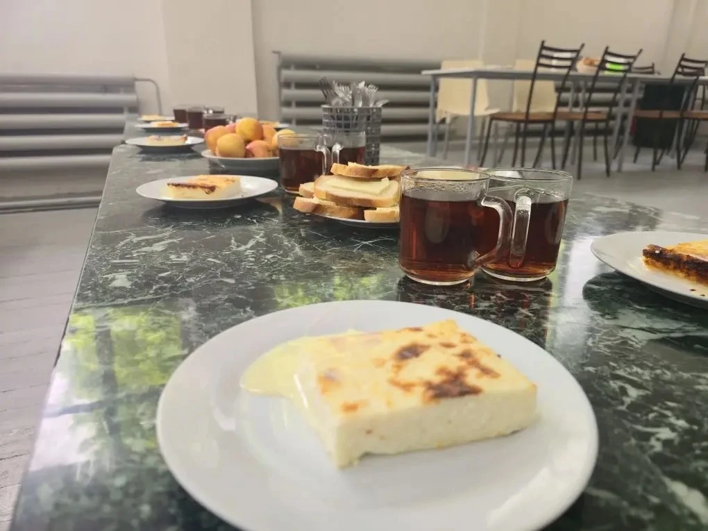 Простой секрет счастливого дня в лагере: интересные занятия + вкусная еда! 🍏🥗