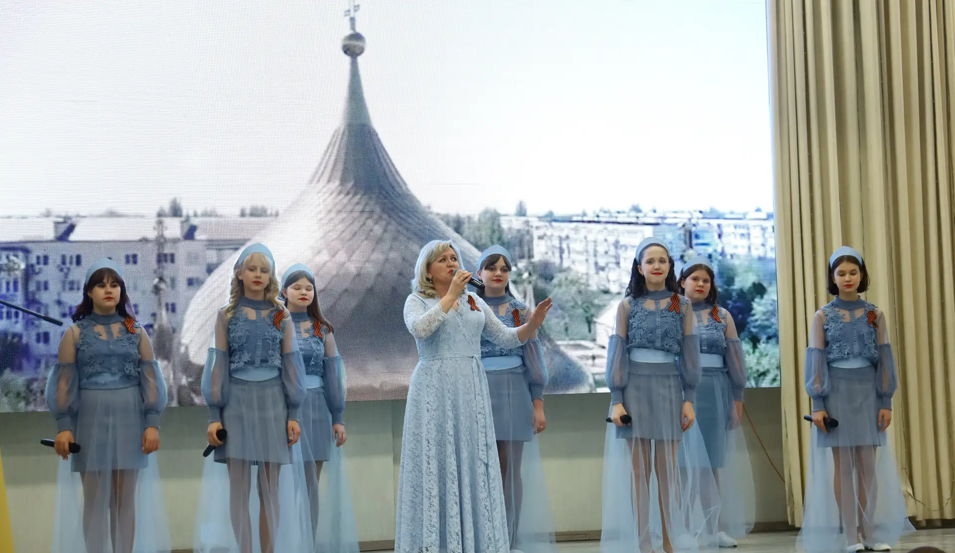 Поздравляем наших звездочек!

🎶 Вокальный коллектив «Ассорти» Дворца культуры «Ясная Поляна» принял