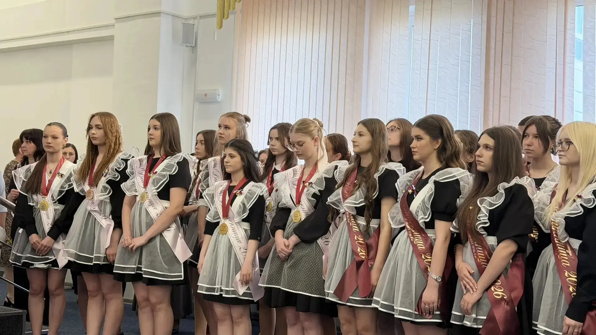 Последний звонок в школе №19: напутствия, благословение и поддержка