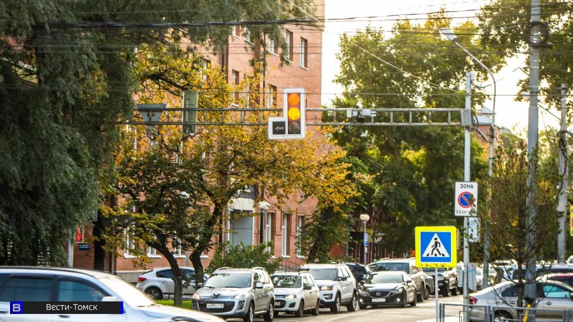 По данным сервиса "2ГИС", дорожная ситуация в городе сейчас оценивается как критическая...