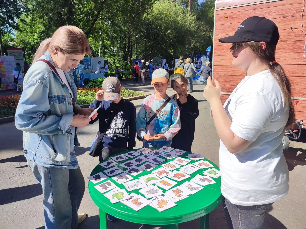 «Созвездие сердец» + зоопарк = лучший день лета 🎉

В Международный день защиты детей, на территории