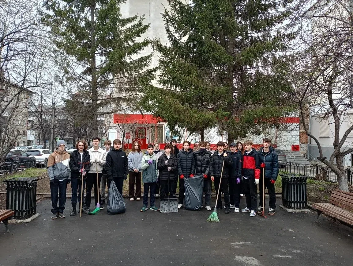 🌲 В рамках акции "Весенняя неделя добра" волонтерский отряд 8 А класса "Антарес" под р...