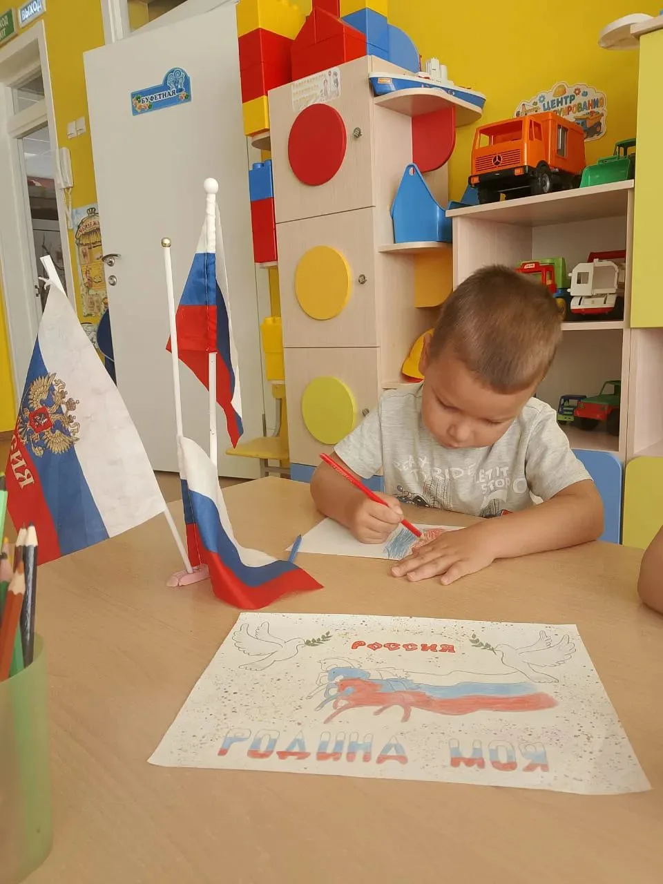 В преддверии Дня Государственного флага РФ в нашем детском саду прошло яркое мероприяти...