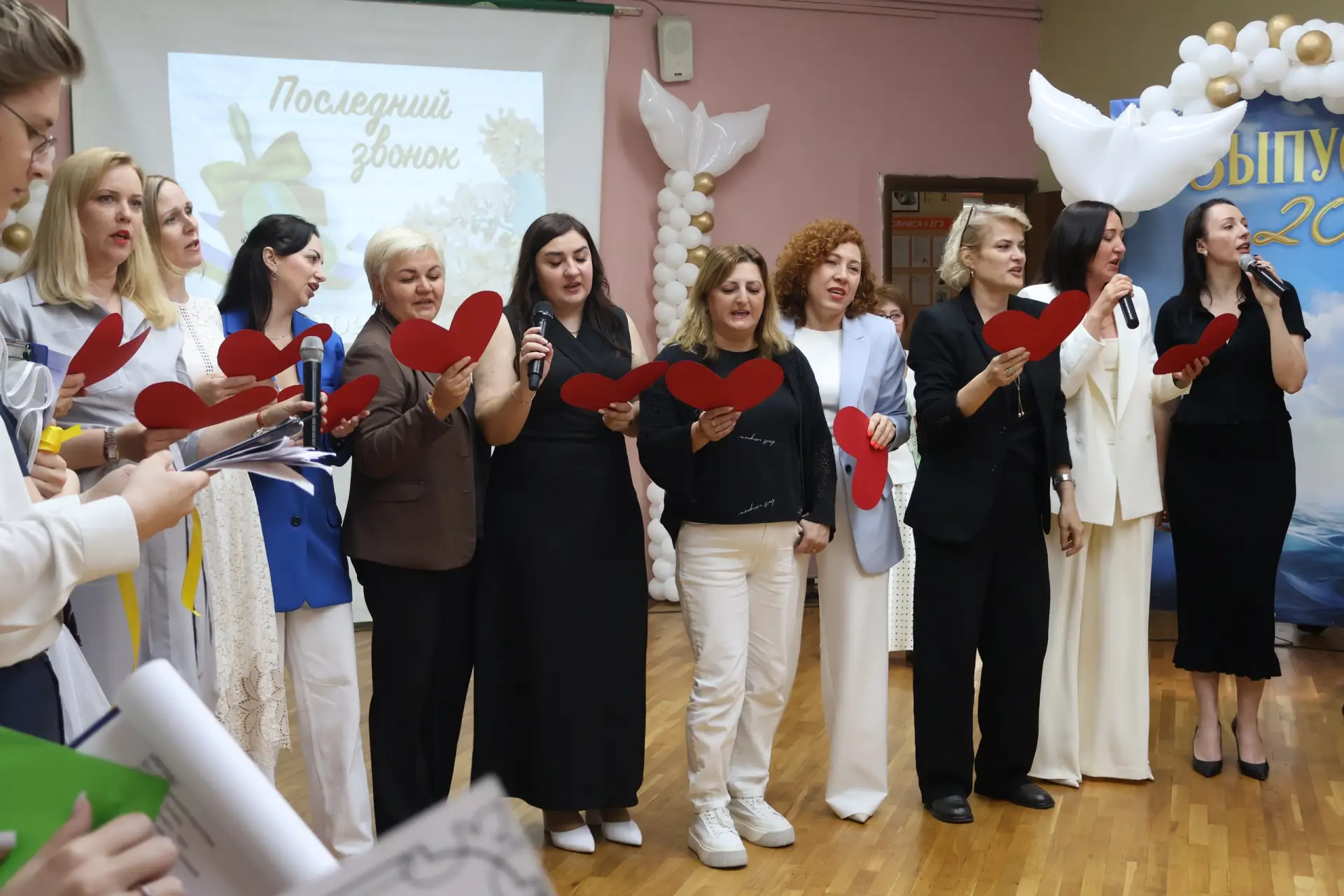 ✨✨✨Наши выпускники 11 А класса подготовили трогательный и запоминающийся последний урок-путешествие 