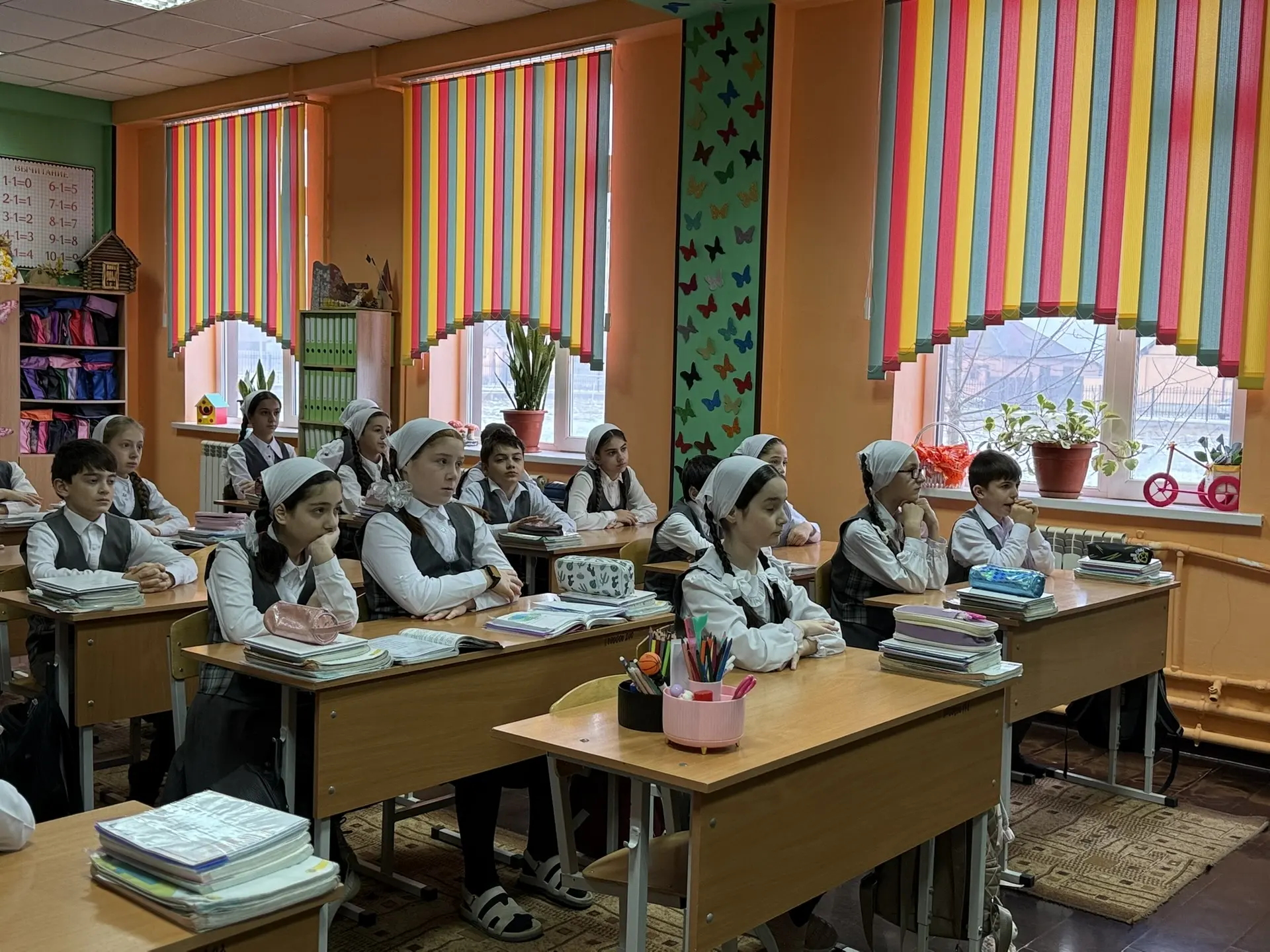 Каждый понедельник в образовательных учреждениях проводятся «Разговоры о важном», направленные на фо
