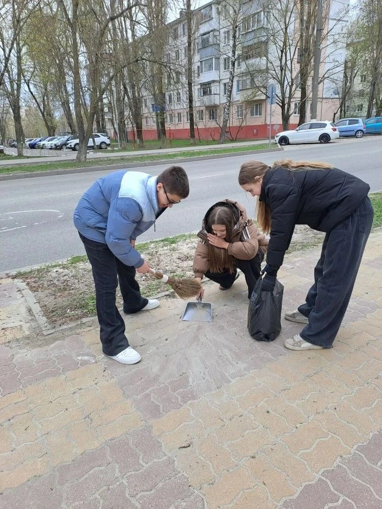 23 апреля в субботнике приняли участие обучающиеся 6 "Г" и 6 "В" класса (классные руководители: Стре