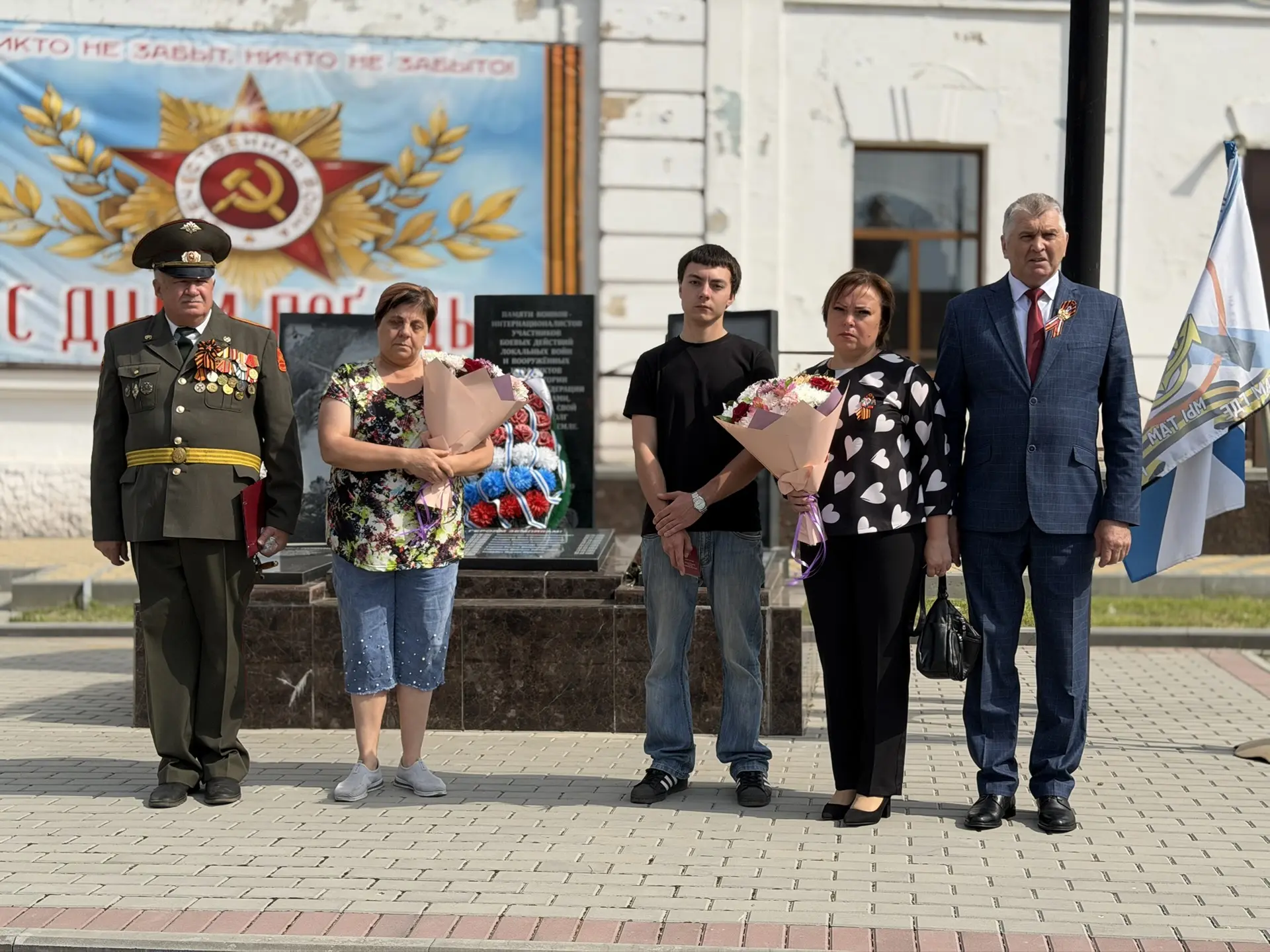 Также сегодня, в День Великой Победы, у мемориала участникам СВО состоялось торжественн...