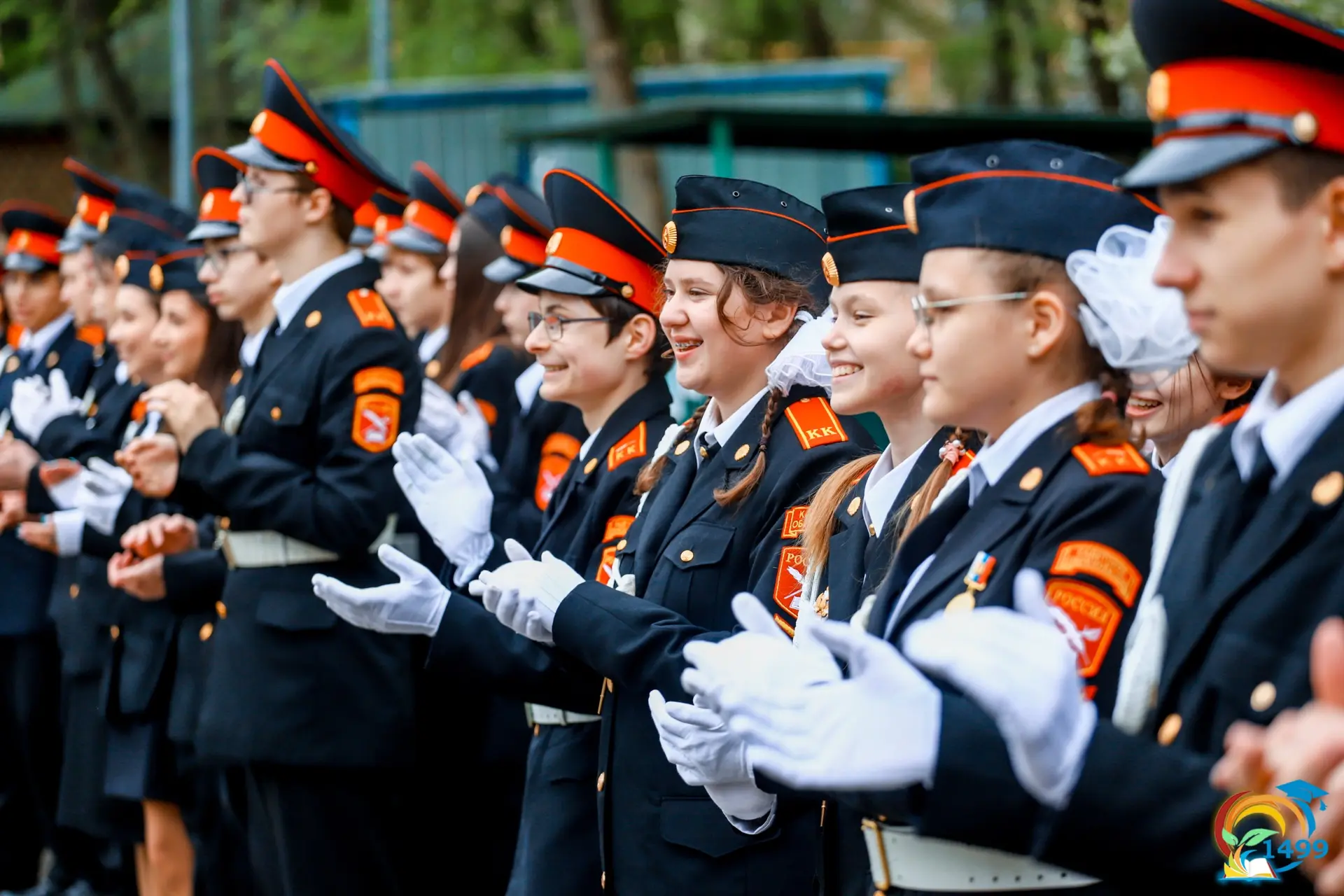 Вчера кадеты поменяли привычные уроки на очень важную миссию — подарить дошколятам праздничное настр