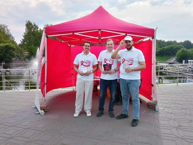 Волонтеры Кировского ГМУ поддержали акцию по профилактике ВИЧ
В минувшую пятницу в парке имени Киров