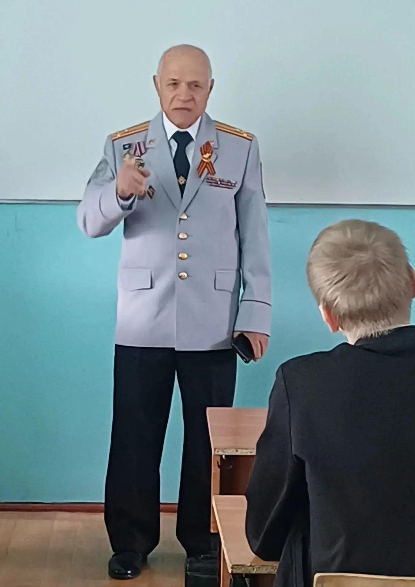Сегодня нашу школу посетил заслуженный ветеран труда Беляев Анатолий Петрович, работник...