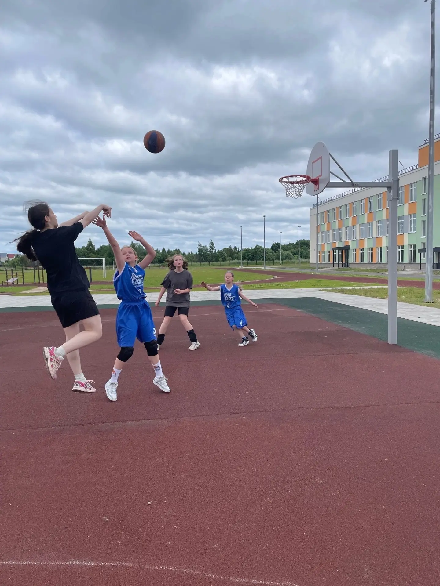 🏀🏀 Захватывающие соревнования по Фиджитал‑баскетболу среди девочек: где виртуальный мир встречаетс