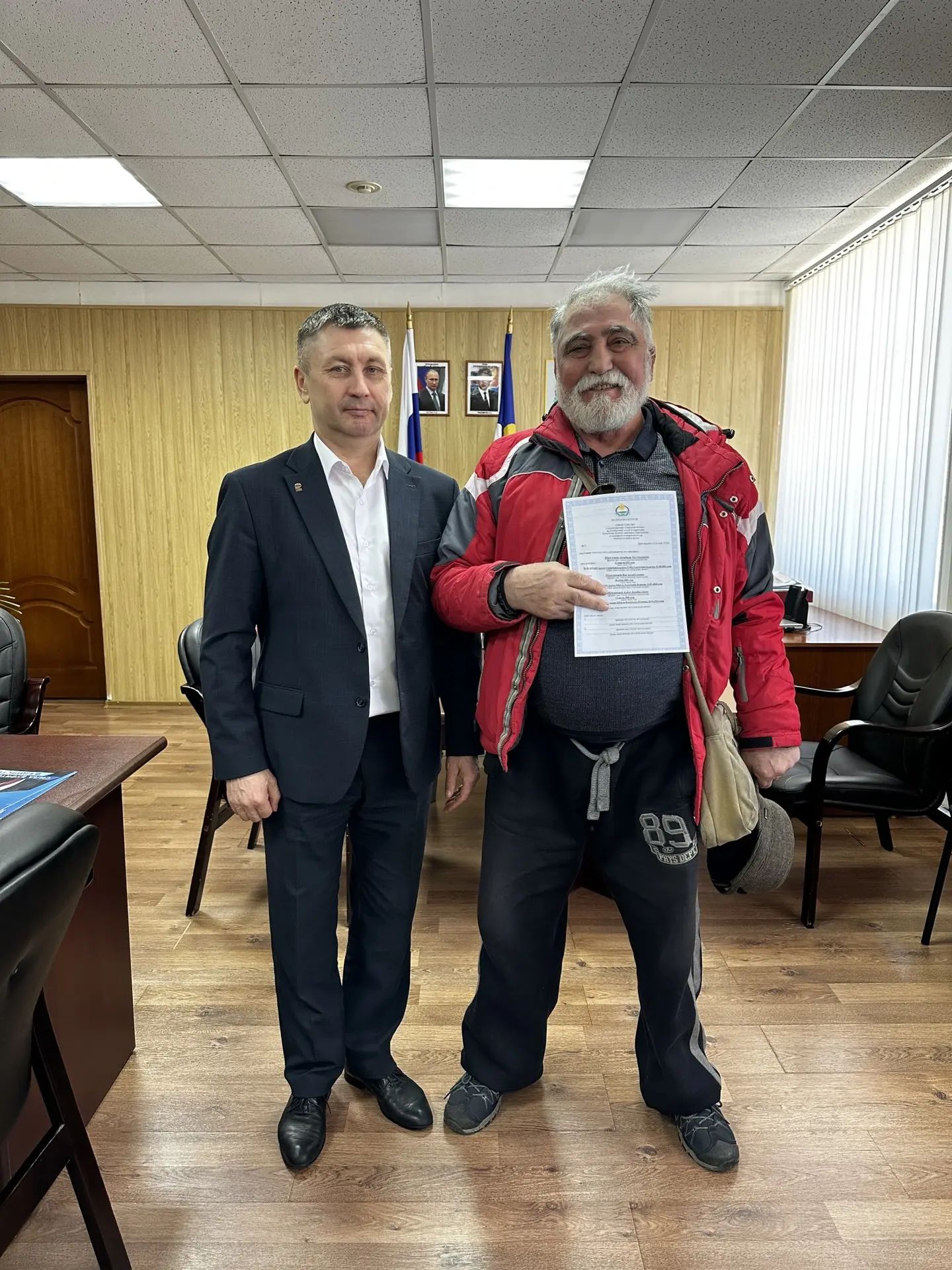 🏡 Глава города Олег Котов вручил жилищные сертификаты северобайкальцам  13 мая в торжественной обста