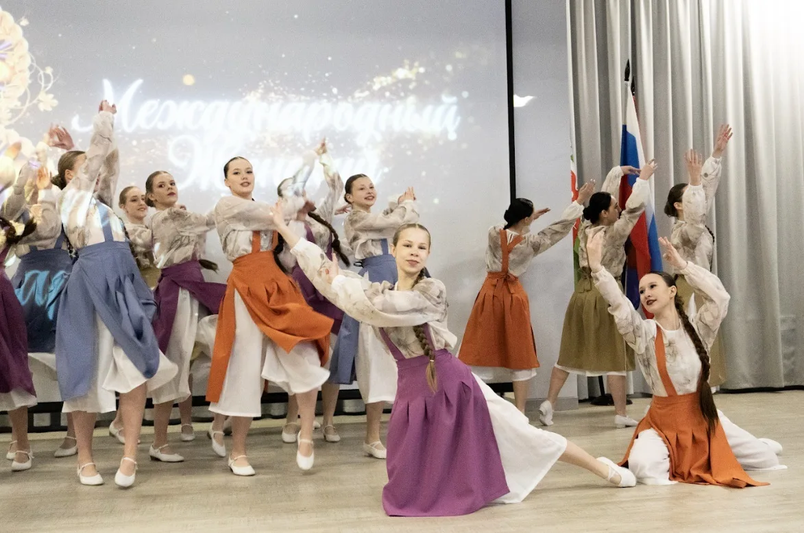 🎶 6 марта наша гимназия наполнилась улыбками и музыкой на праздничном концерте, посвящённом Междунар