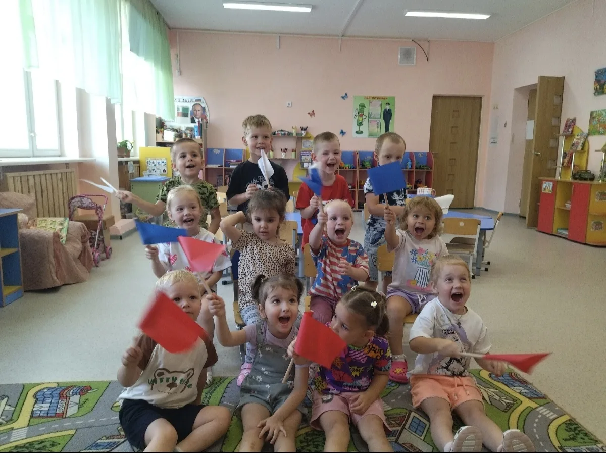 🎉 С Днём Российского флага! 🇷🇺