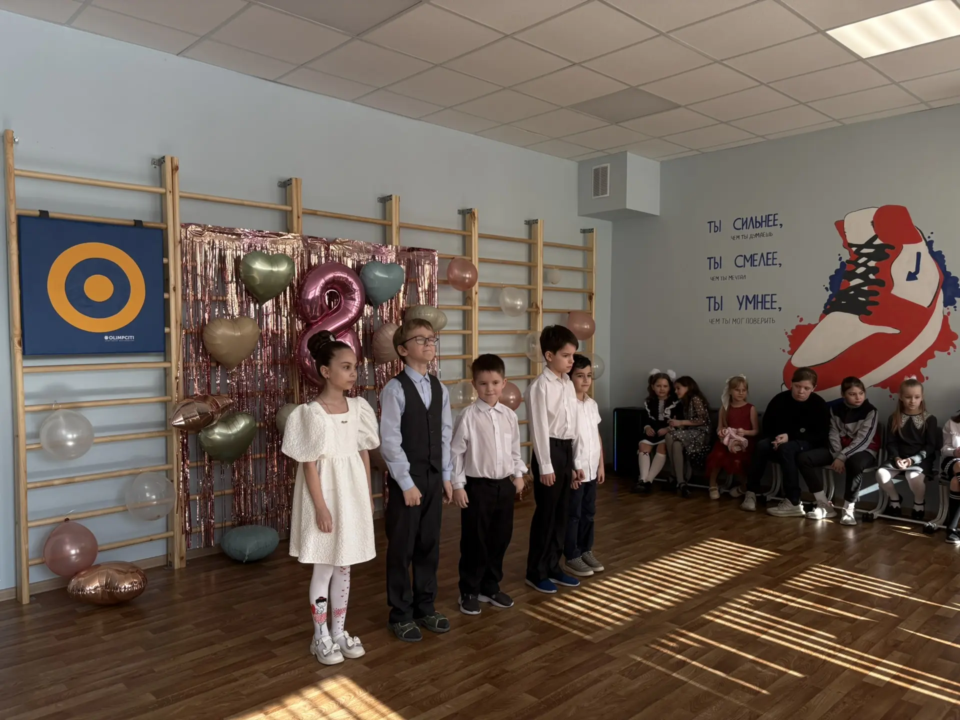 🌸 Праздник нежности и любви: 2Е класс поздравил мам и бабушек с 8 Марта! 🌸  В этот чудесный весенний