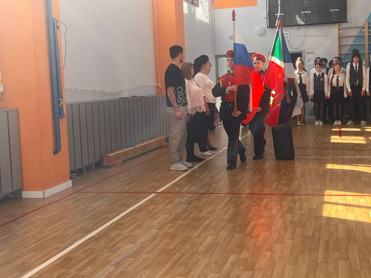 Каждый понедельник в лицее проходит торжественная линейка.