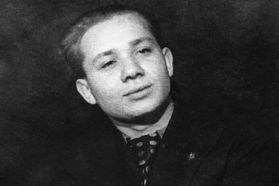 После не очень удачной попытки на экзамене в театральную студию молодого Леонова спроси...