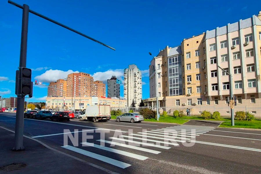 🚦У здания суда оборудуют еще один новый переход со светофором через улицу Каменку. Он ...