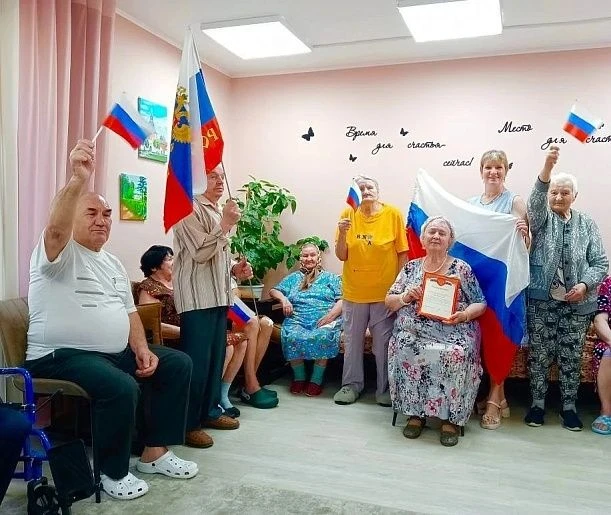 Концерты, мастер-классы и встреча с гусляром: учреждения соцзащиты отметили День России