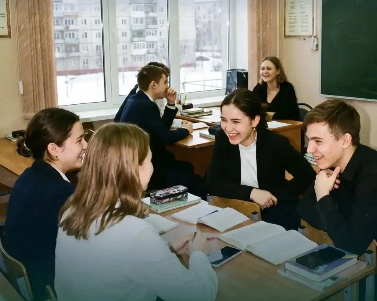 «Единая Россия» защитит права старшеклассников на образование