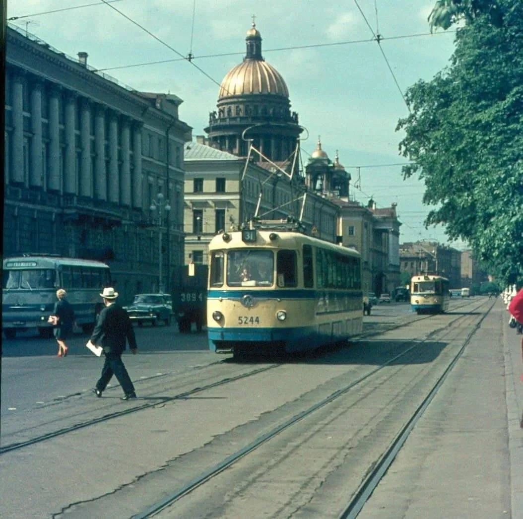 🚋 А вы знали, что…

...в 1987 году трамвайная сеть Ленинграда попала в Книгу рекордов Гиннесса, как