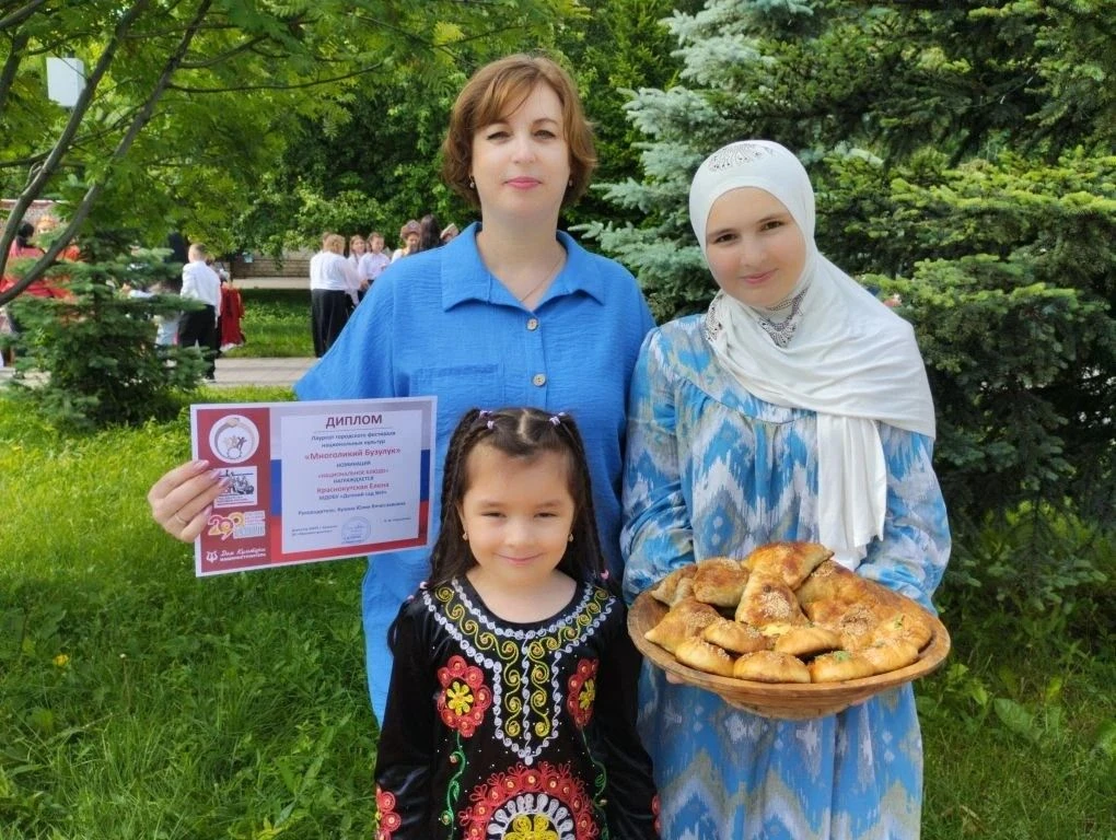 12 июня в Бузулуке прошел фестиваль национальных культур «Многоликий Бузулук»
Фестиваль проходил в п