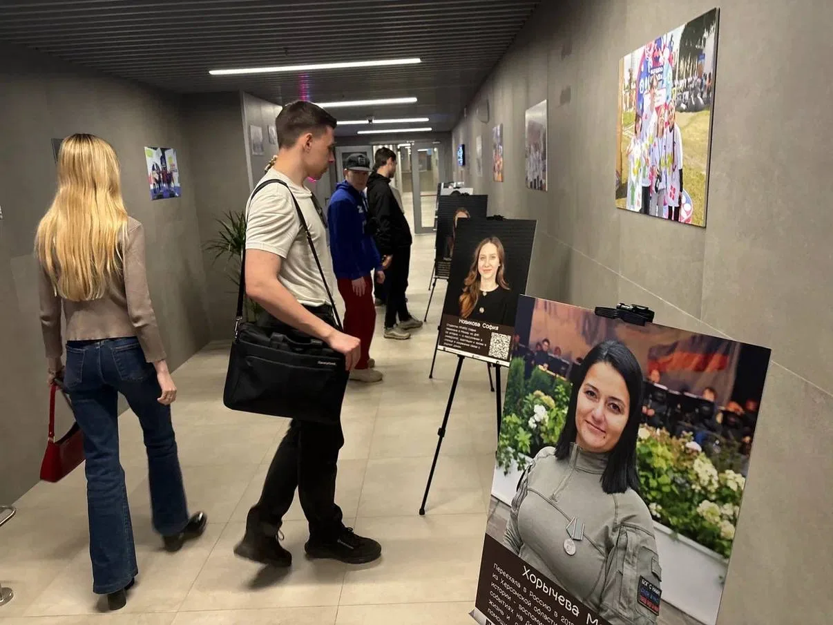 📸 Первая выставка проекта «Своими глазами» успешно завершила свою работу на территории молодёжного ц