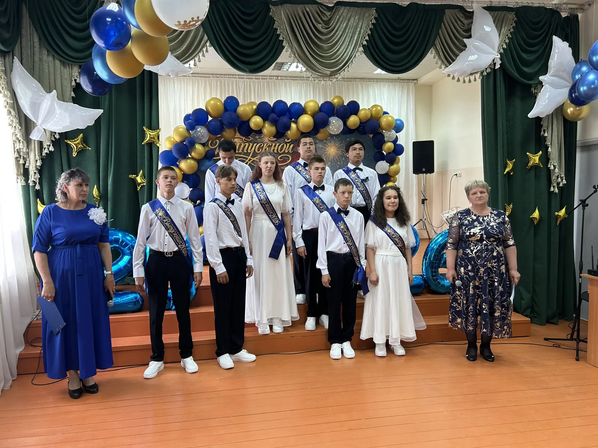 🎓 Первый шаг во взрослую жизнь: в нашей школе прошел выпускной 9-х классов!