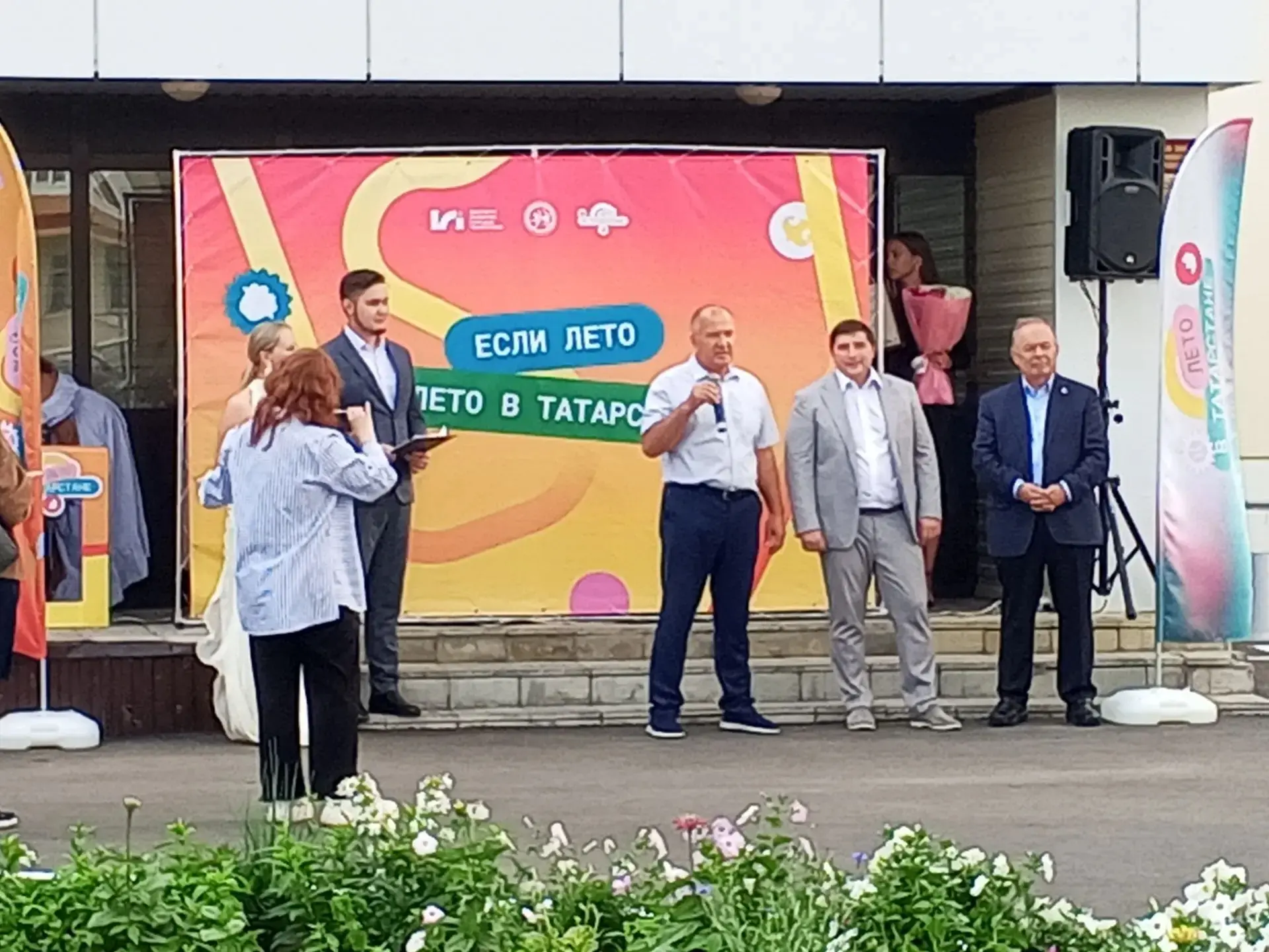 НАШ ПОСЁЛОК - ПРОСТО СКАЗКА!

Эта фраза принадлежит почетному жителю Камских Полян Владимиру Генрихо