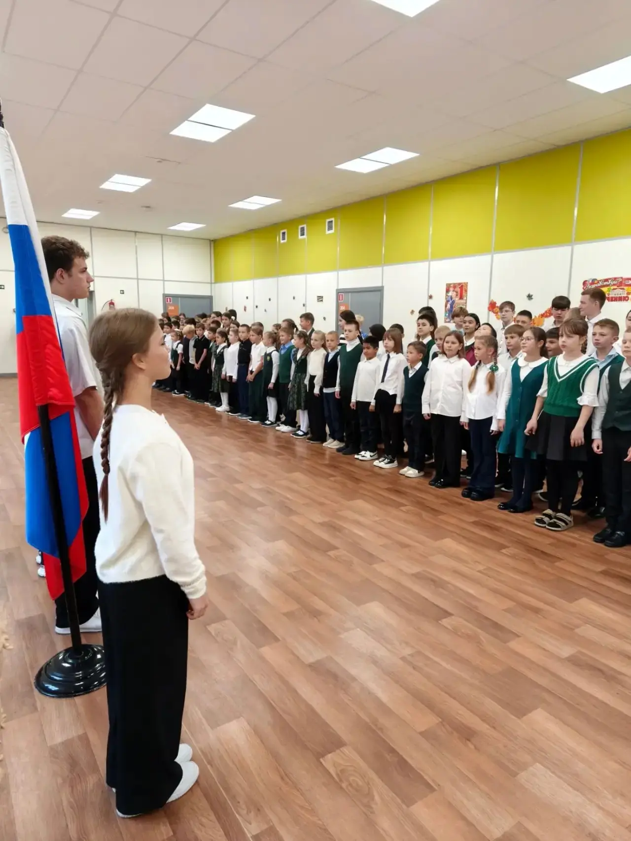 Сегодня утро понедельника в нашей школе прошло по доброй традиции. Мы начали неделю с ц...