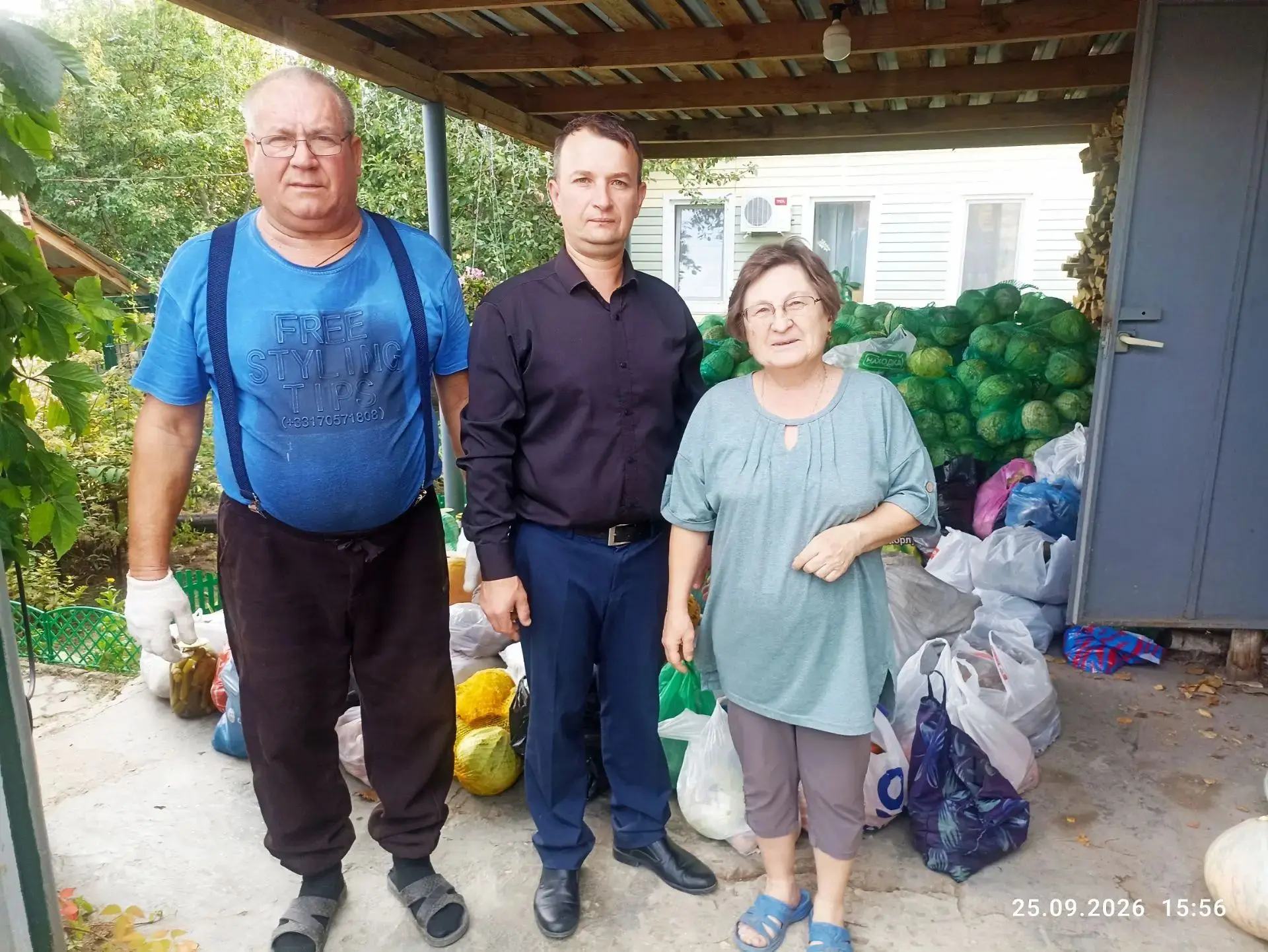 Жители Богатого и Заветного передали вольской группе сушистов овощи для переработки и п...
