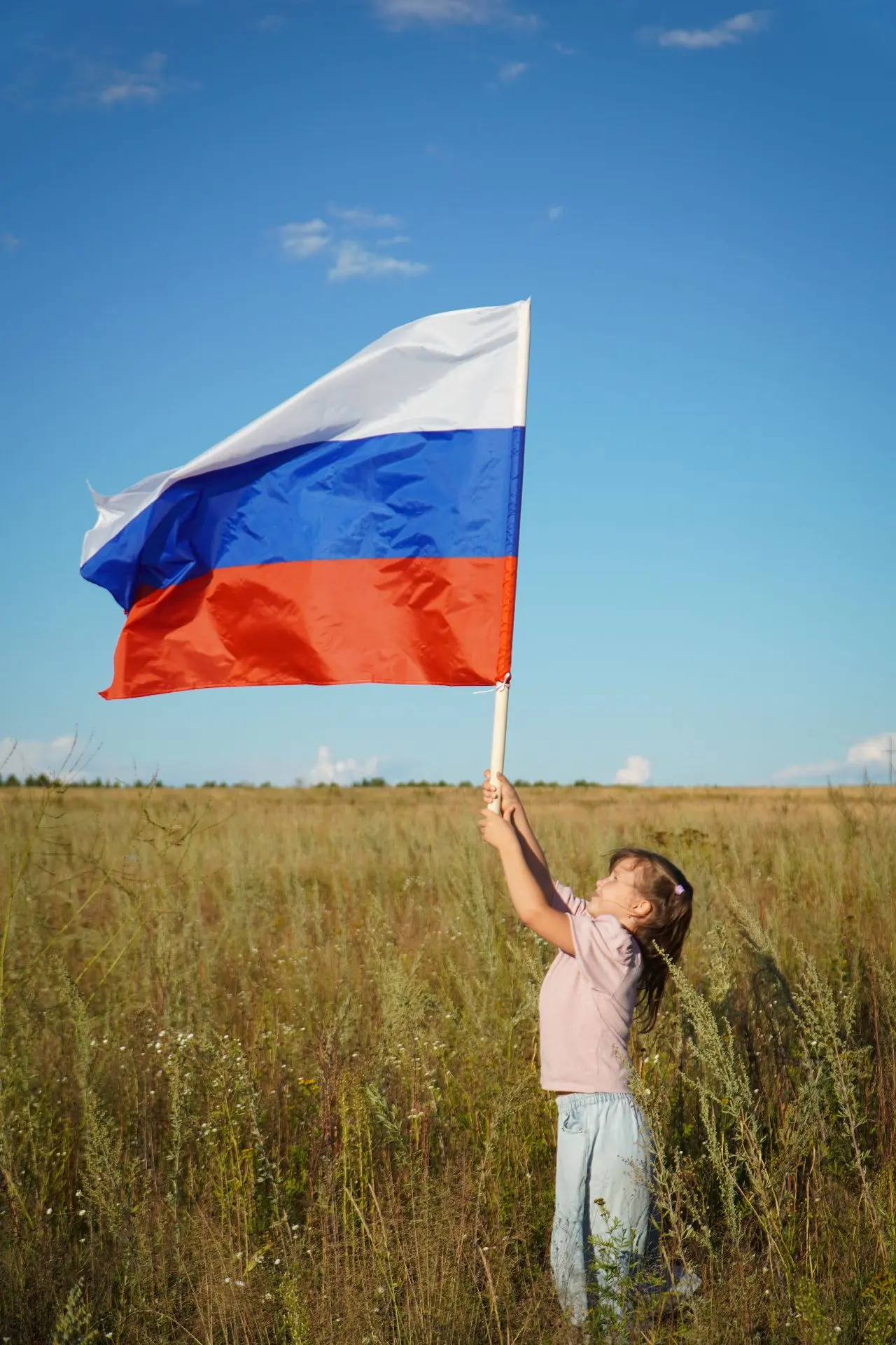 В преддверии Дня Государственного флага Российской Федерации учащиеся фотостудии «FOCUS...