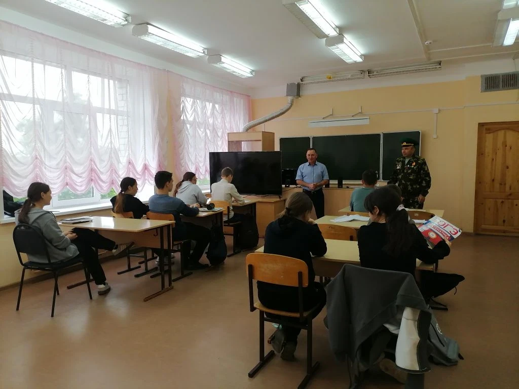 Сегодня в гостях у учащихся Малояушской школы побывал руководитель общественной организ...