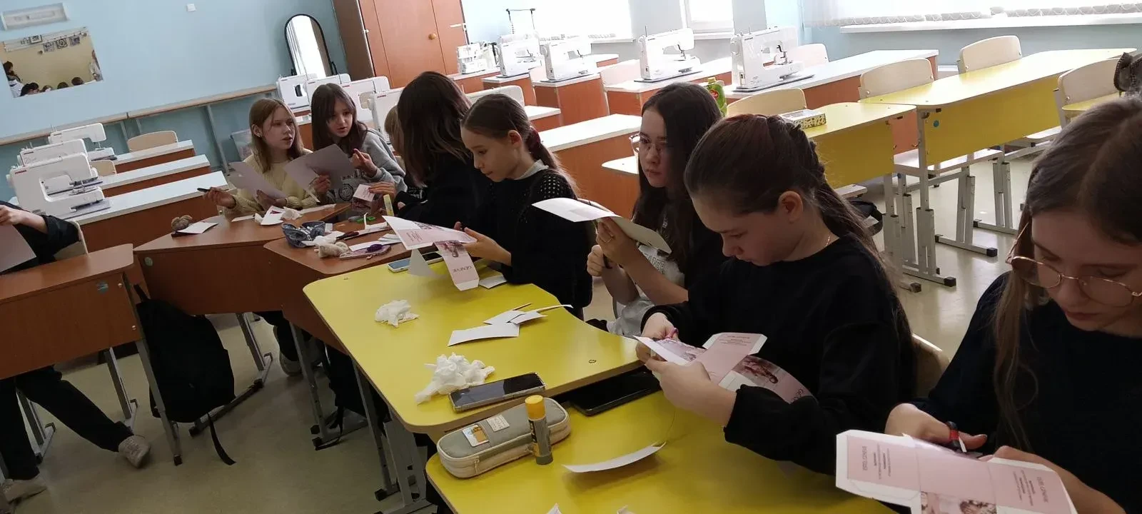💄 В гостях у школы: мама-косметолог рассказала обучающимся о секретах красоты и профессии В рамках п