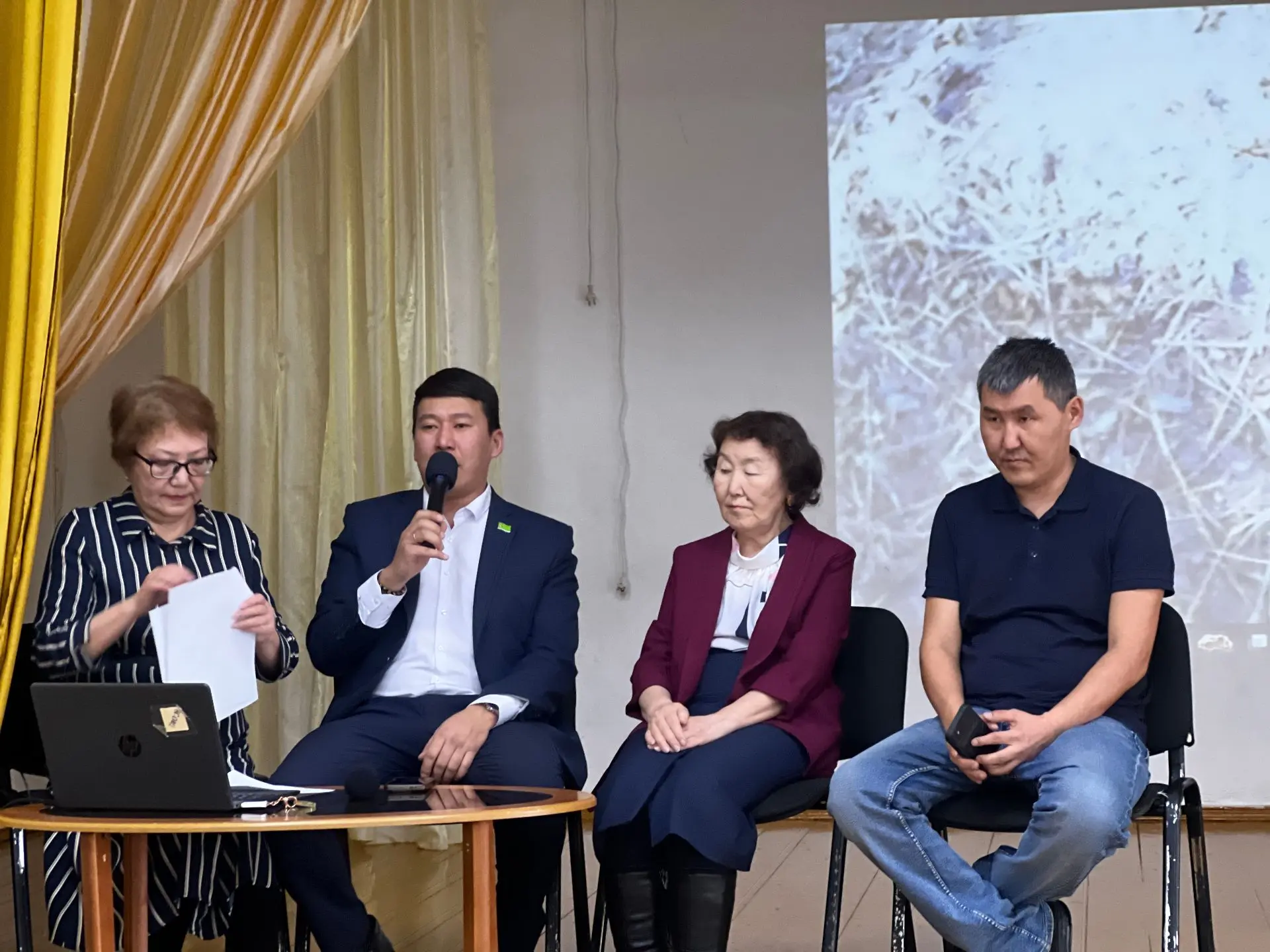 12 марта в нашей школе прошло значимое мероприятие проекта "Учитель перед именем твоим...", посвящен