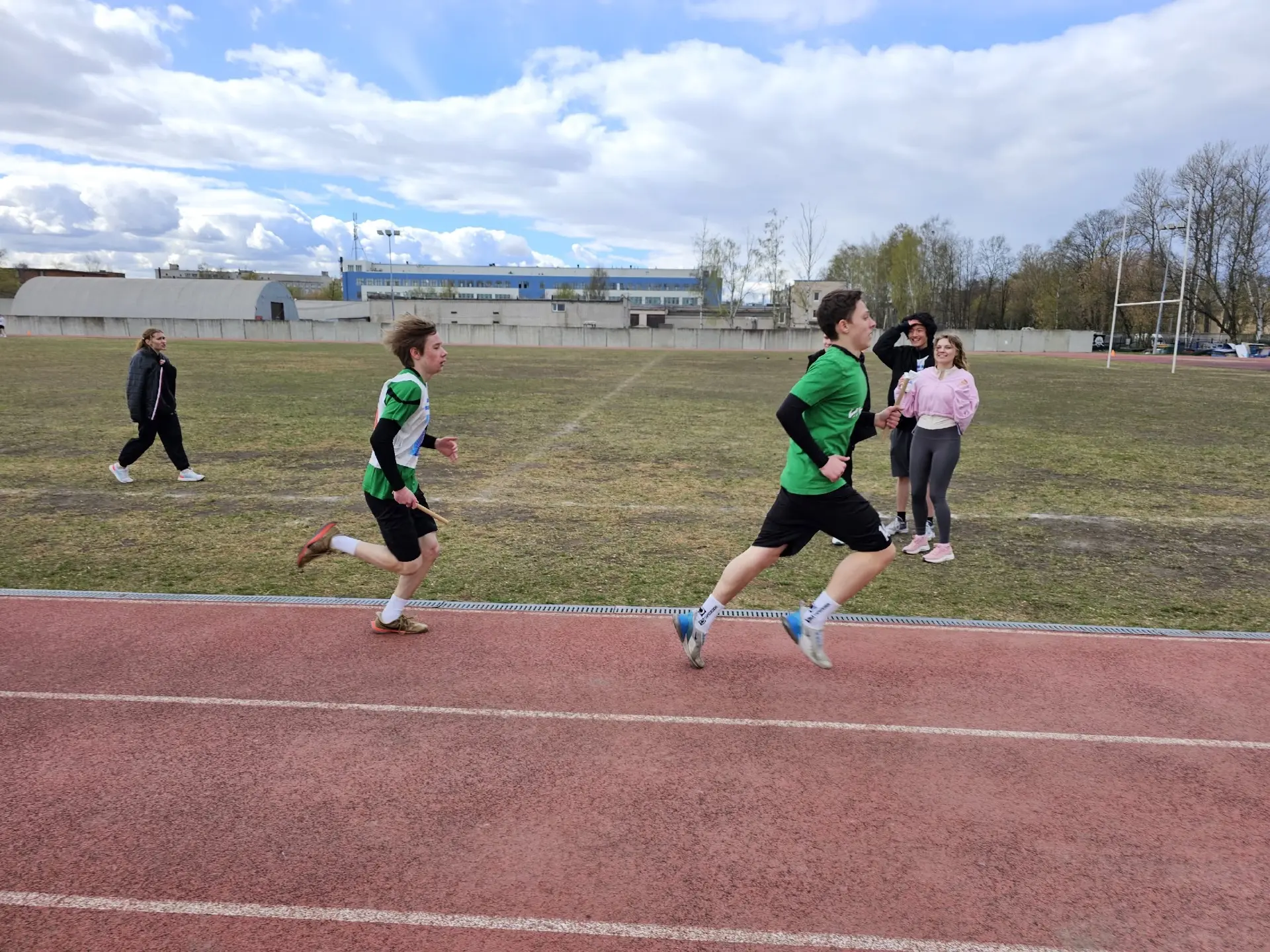 🏆 Бронза на " Невской эствфете"! Наша команда 8-11 классов - третьи в соревнованиях по бегу в Невско