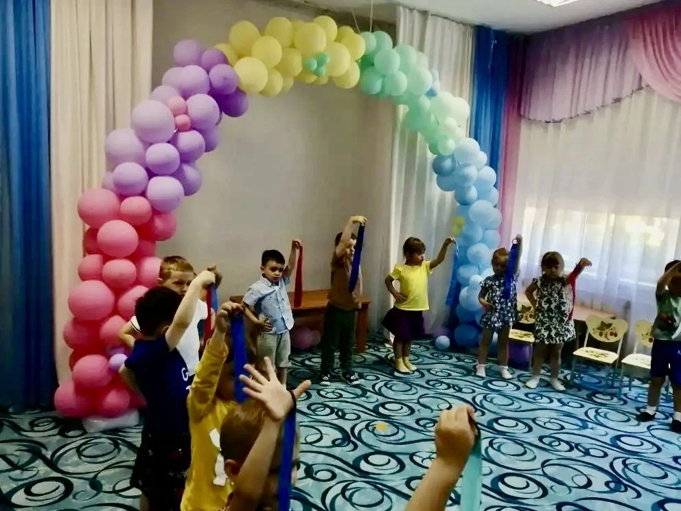 Музыкальное занятие в средней группе
На фотографии запечатлен фрагмент комплексного занятия по музык