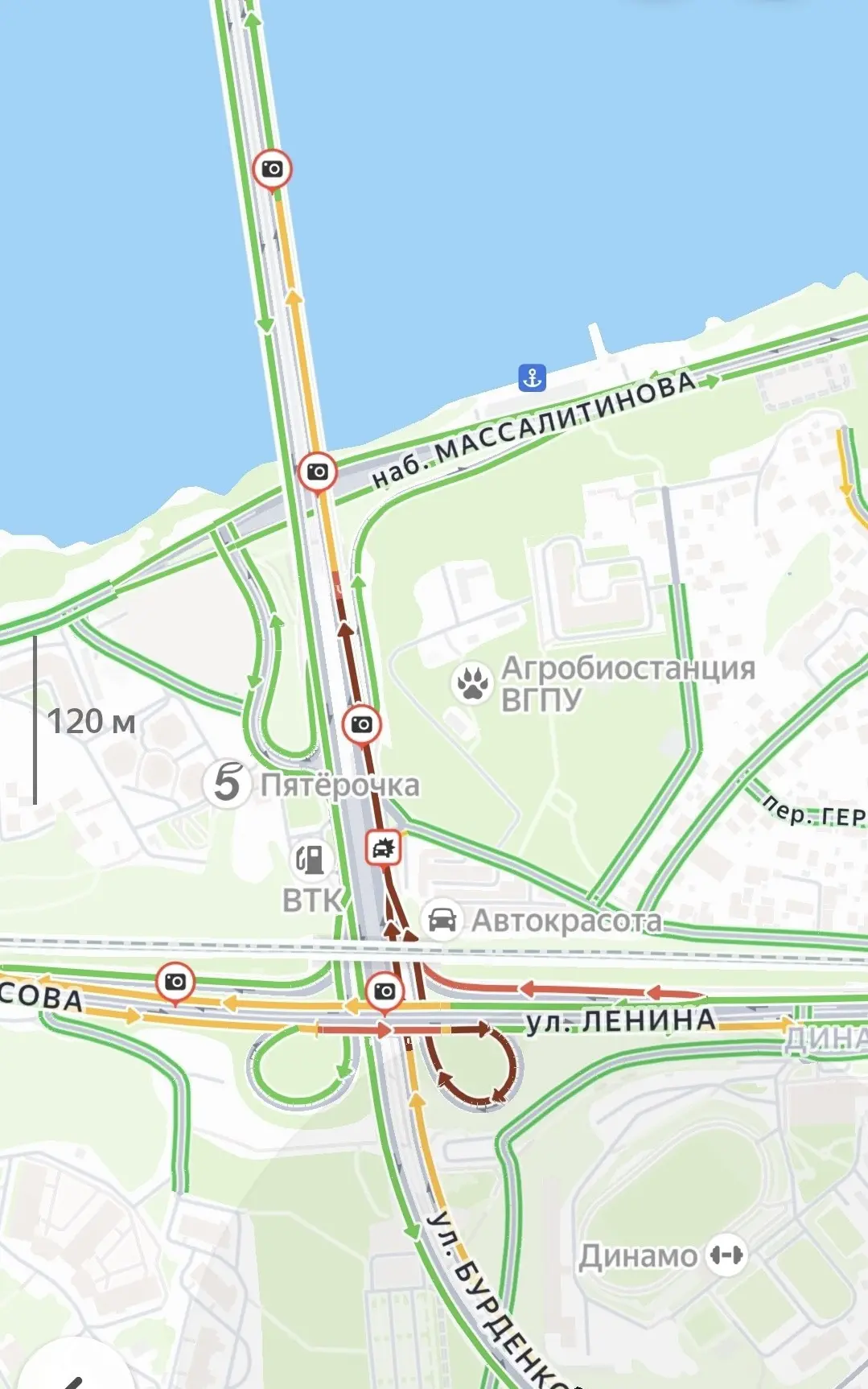 Воронежцы застряли в пробках у Северного моста 

Красная зона на картах образовалась из-за ДТП, сооб