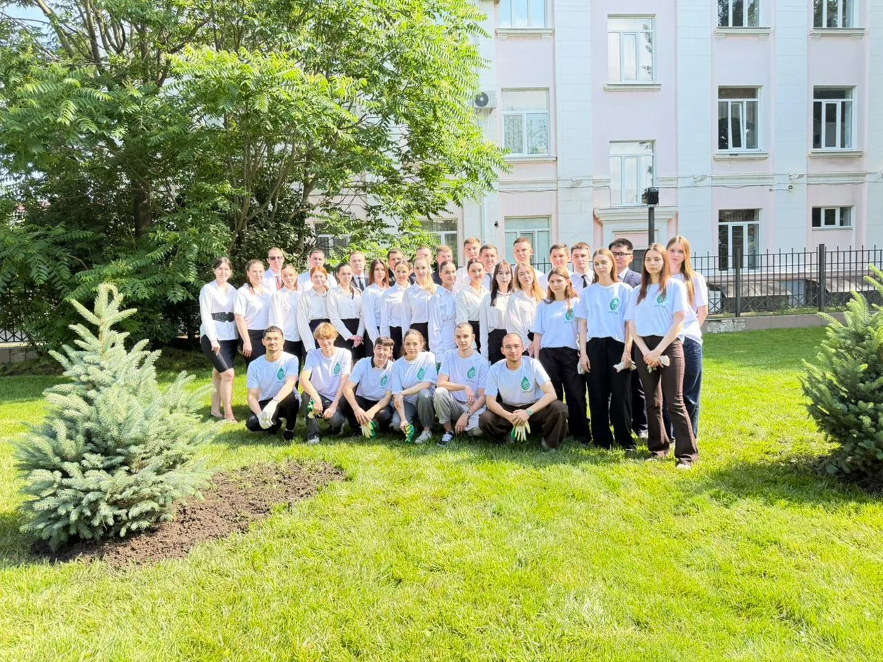 В Краснодаре по инициативе прокуратуры края заложена Аллея поколений

В мероприятии приняли участие 