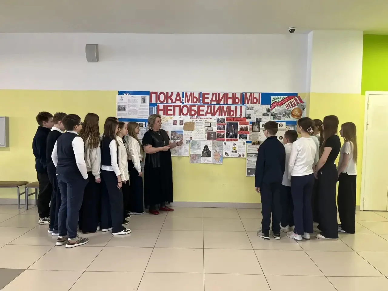 Неделя науки 🧬  Учащиеся 6-х, 8-х и 10 классов представили выставку научно-исследовательских работ п