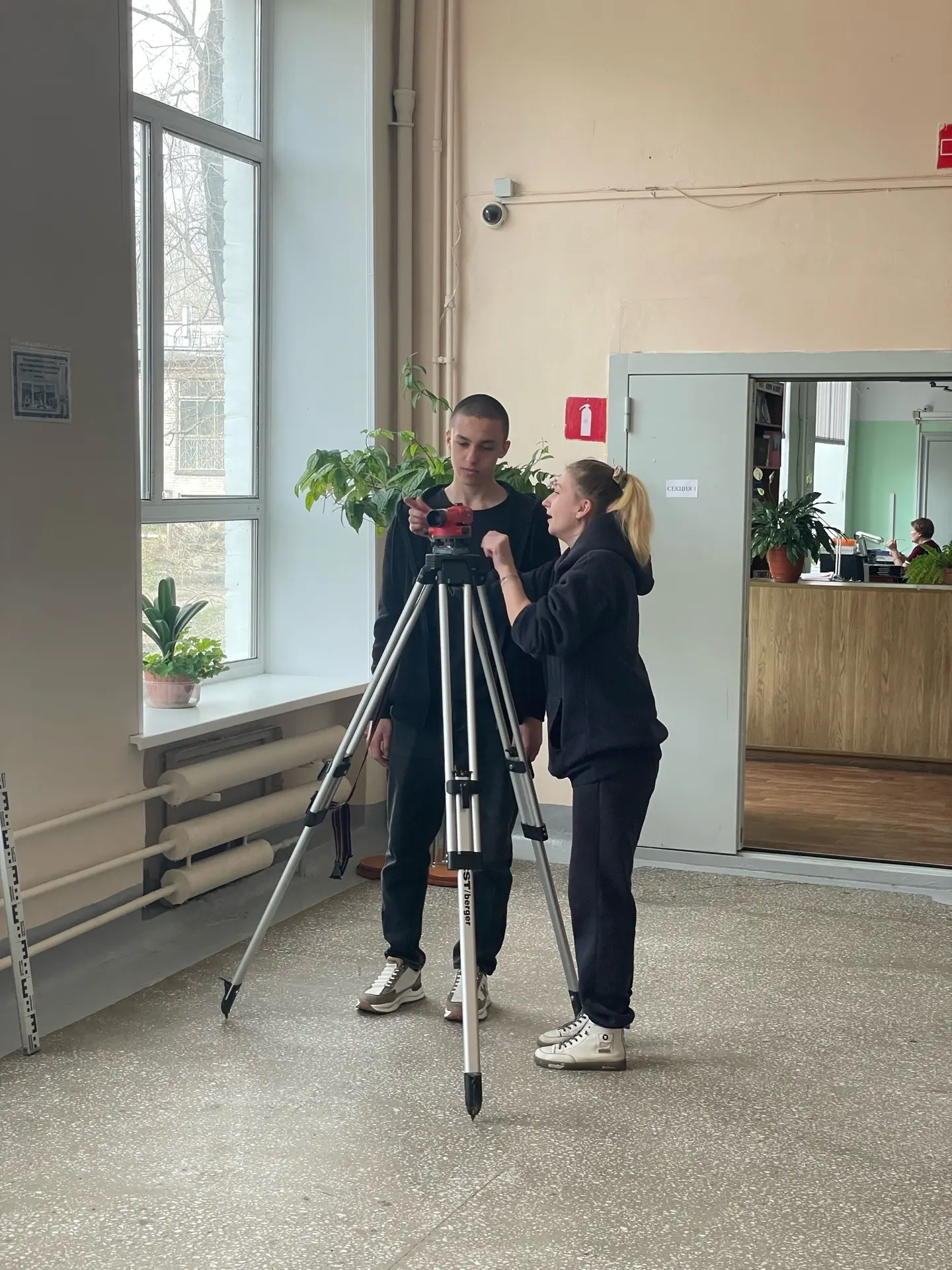 Куда пойти учиться, чтобы строить будущее? 🏗️  Наши девятиклассники побывали на экскурсии в строител