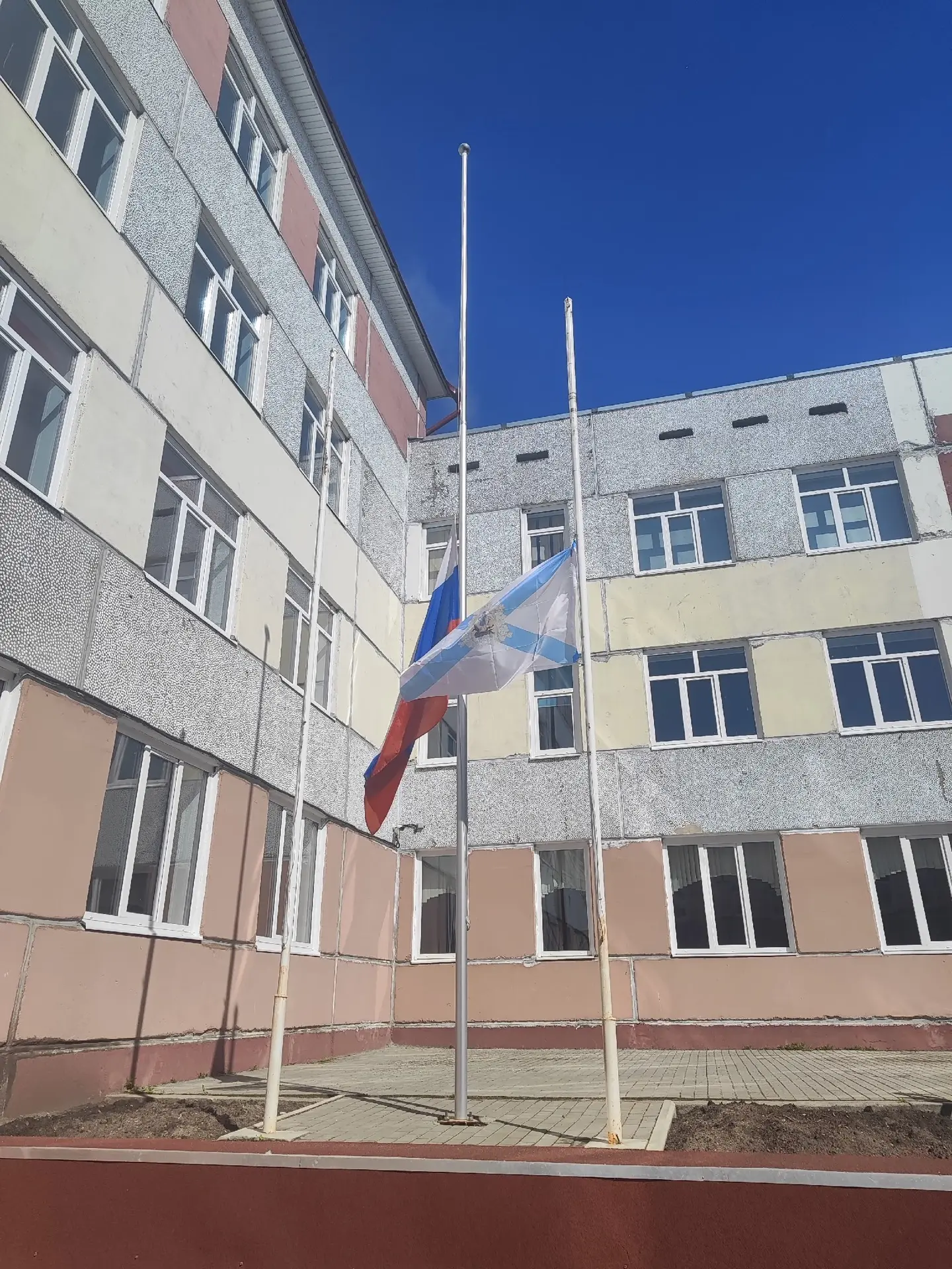 Наша школа скорбит вместе со Старобельском, вместе с Луганской Народной Республикой, вм...