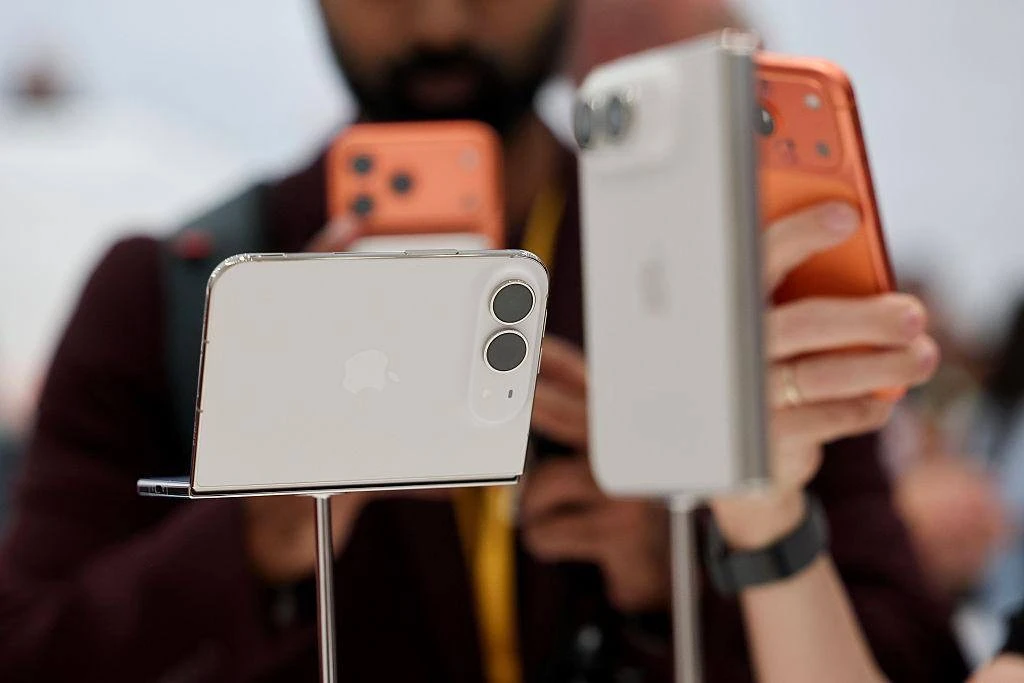 📱 APPLE НАКОНЕЦ СЛОЖИЛА IPHONE ПОПОЛАМ