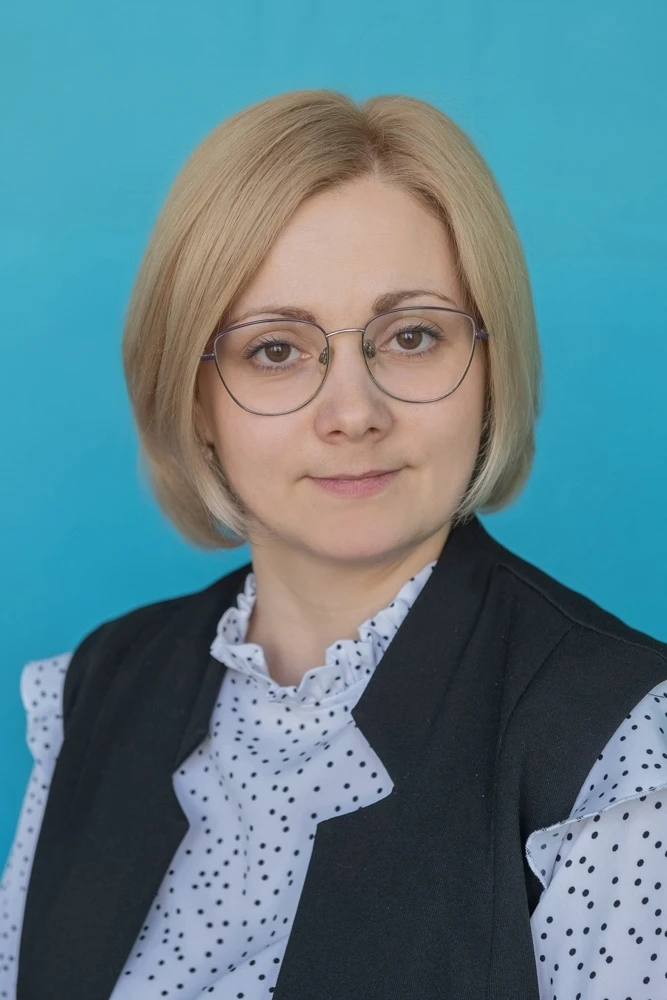 Трудовой коллектив школы поздравляет Дайнеко Екатерину Андреевну с днем рождения! 💐