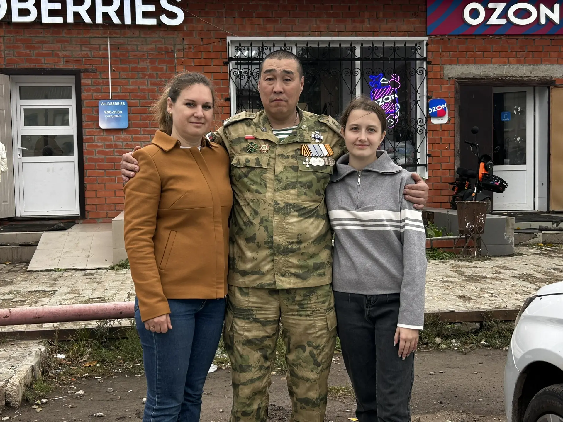 А еще когда мы грузили товары с озона к нам подошел Алексей Салимович!