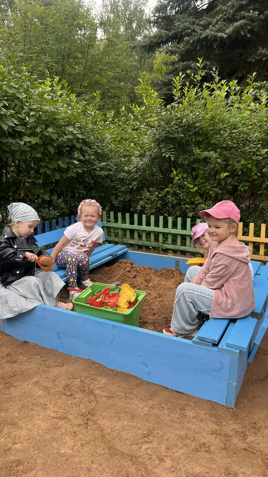 ☀️ День, когда счастье измеряется в куличиках, гонках и забитых мячах!☀️

Группа «Затейники» сегодня