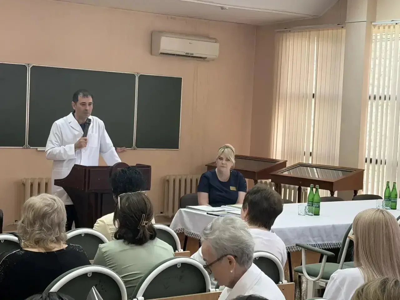 В Адыгейской республиканской клинической больнице вручили награды, приуроченные ко Дню медицинского 