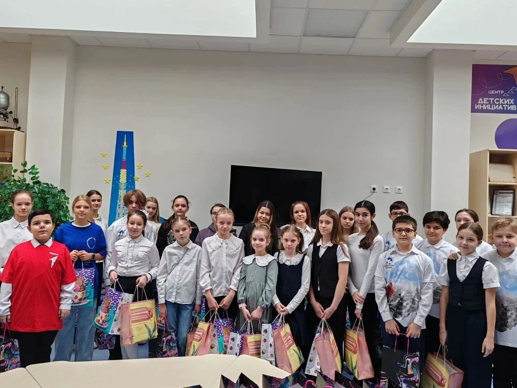 6 марта 2026 года в преддверии Международного женского дня обучающимся МАОУ "Школы №32" детям и мама